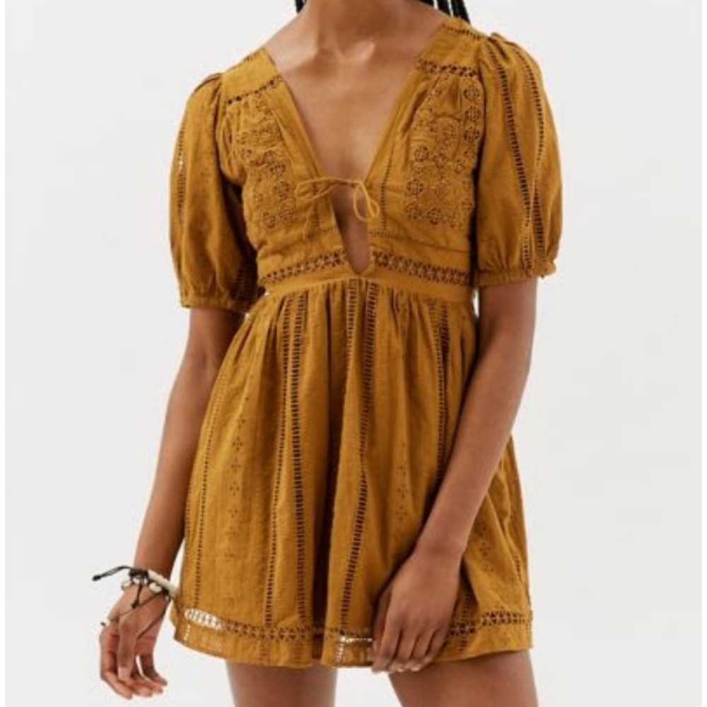 URBAN OUTFITTERS Elegant Mustard Dress